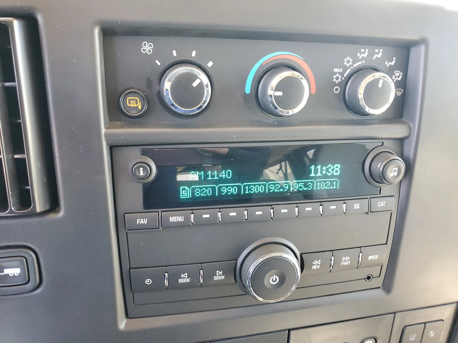 2025 Chevrolet Express Passenger LT photo 24