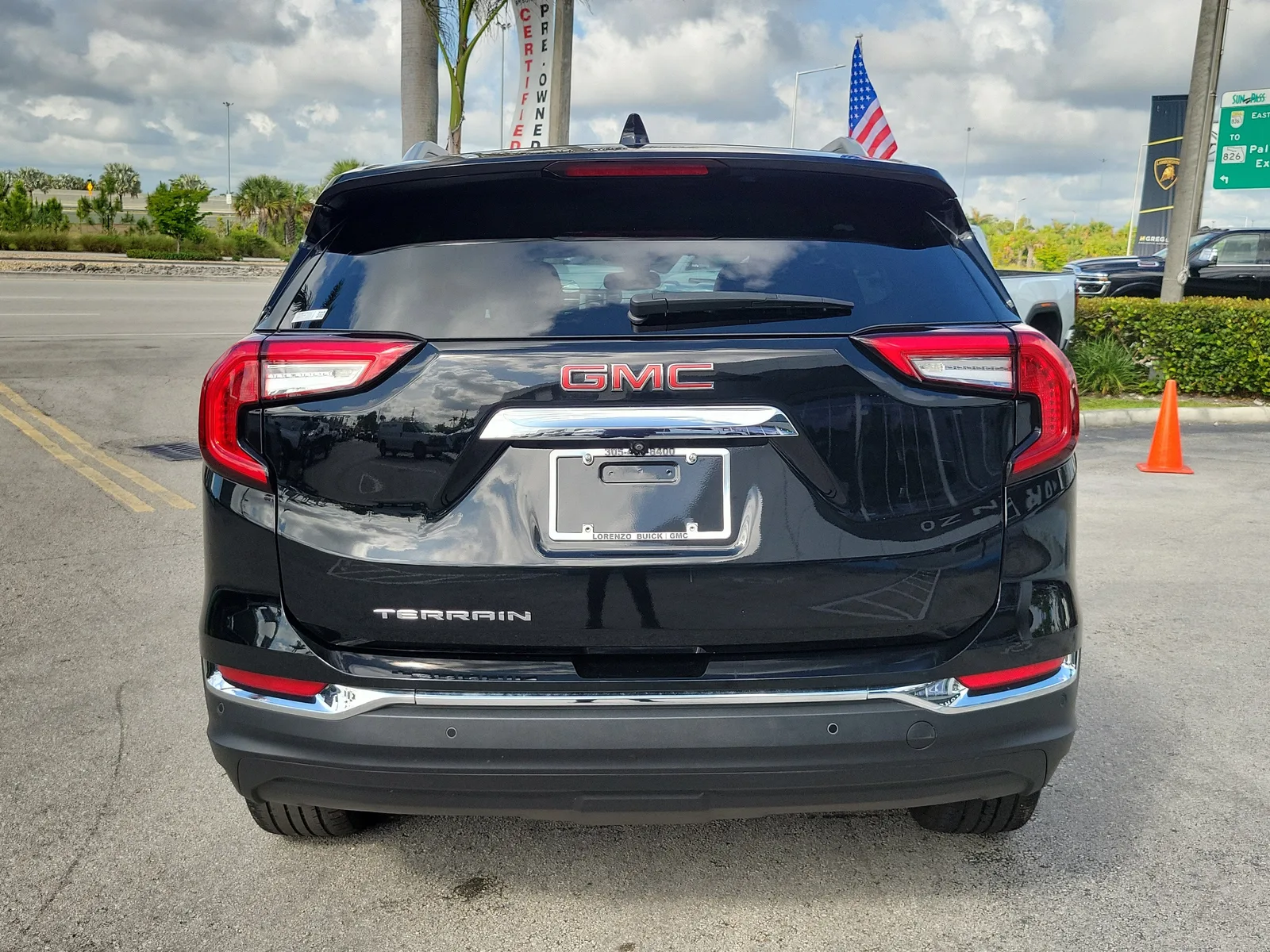 2024 GMC Terrain SLT photo 6