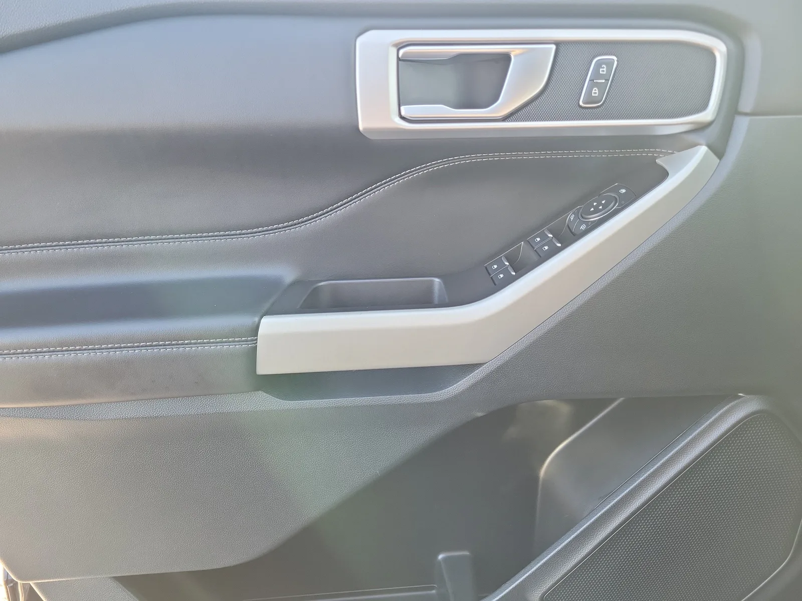 2023 Ford Explorer XLT photo 28