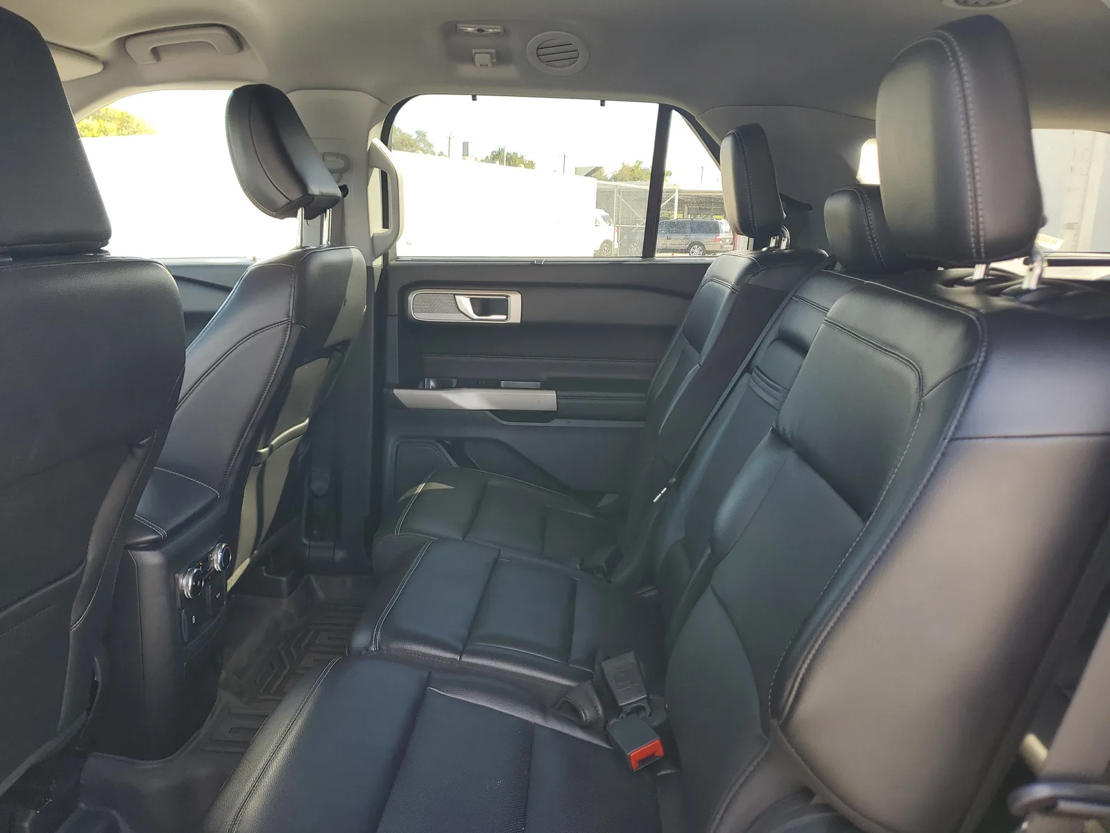 2023 Ford Explorer Limited photo 12