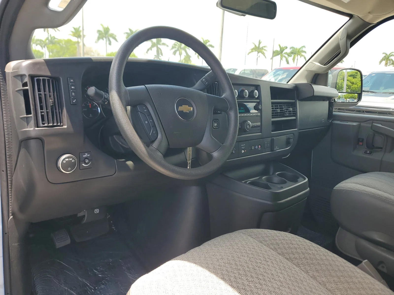 2025 Chevrolet Express Passenger LT photo 9