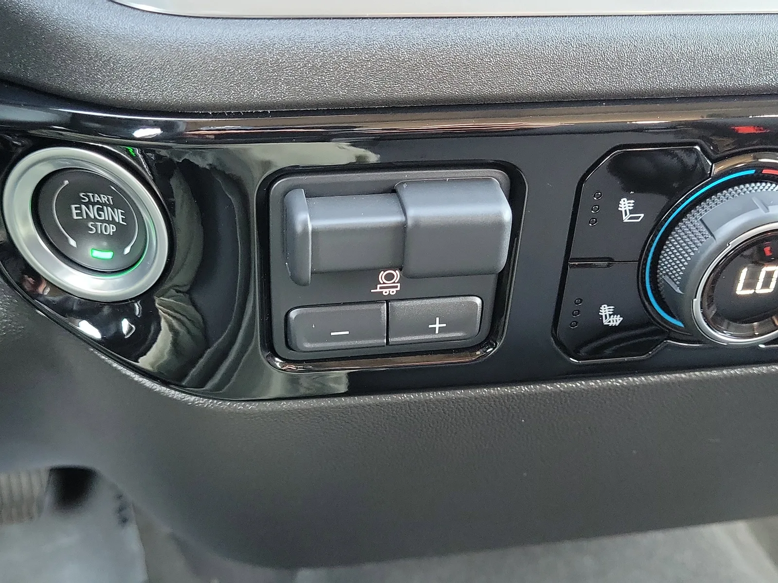 2025 Chevrolet Silverado 1500 LT photo 17
