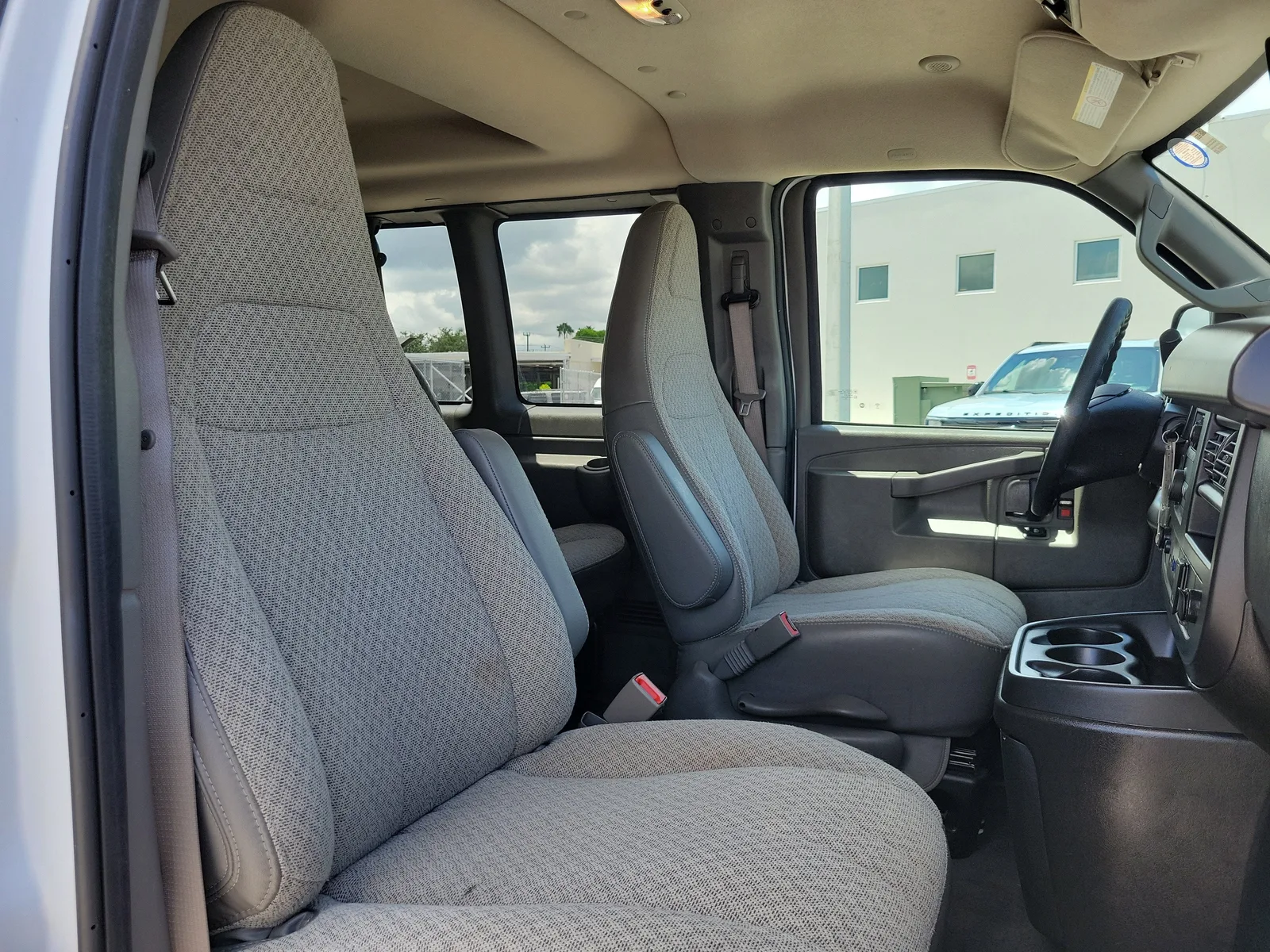 2023 Chevrolet Express Passenger LT photo 22