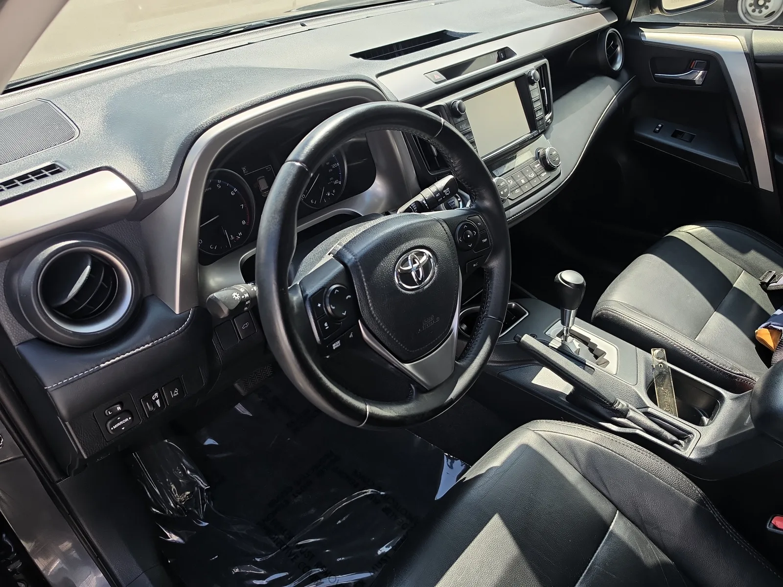 2017 Toyota RAV4 XLE photo 7