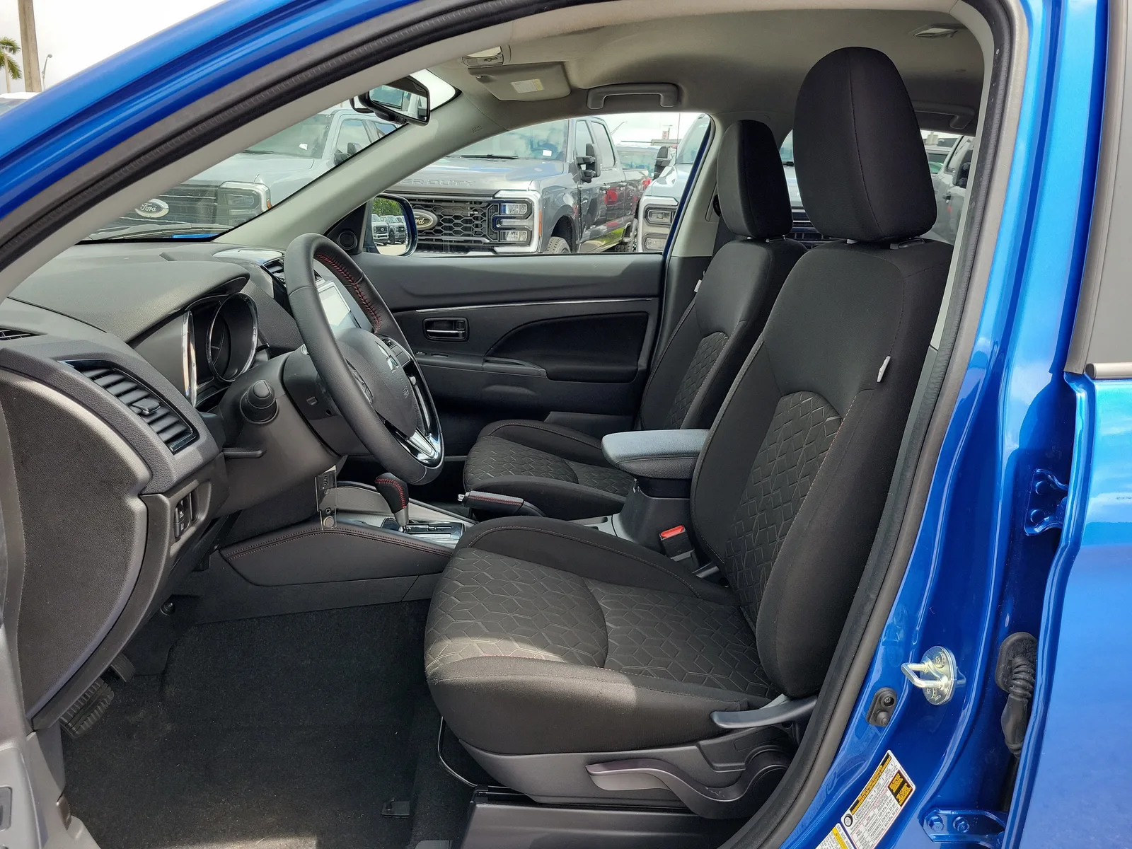2025 Mitsubishi Outlander Sport LE photo 11