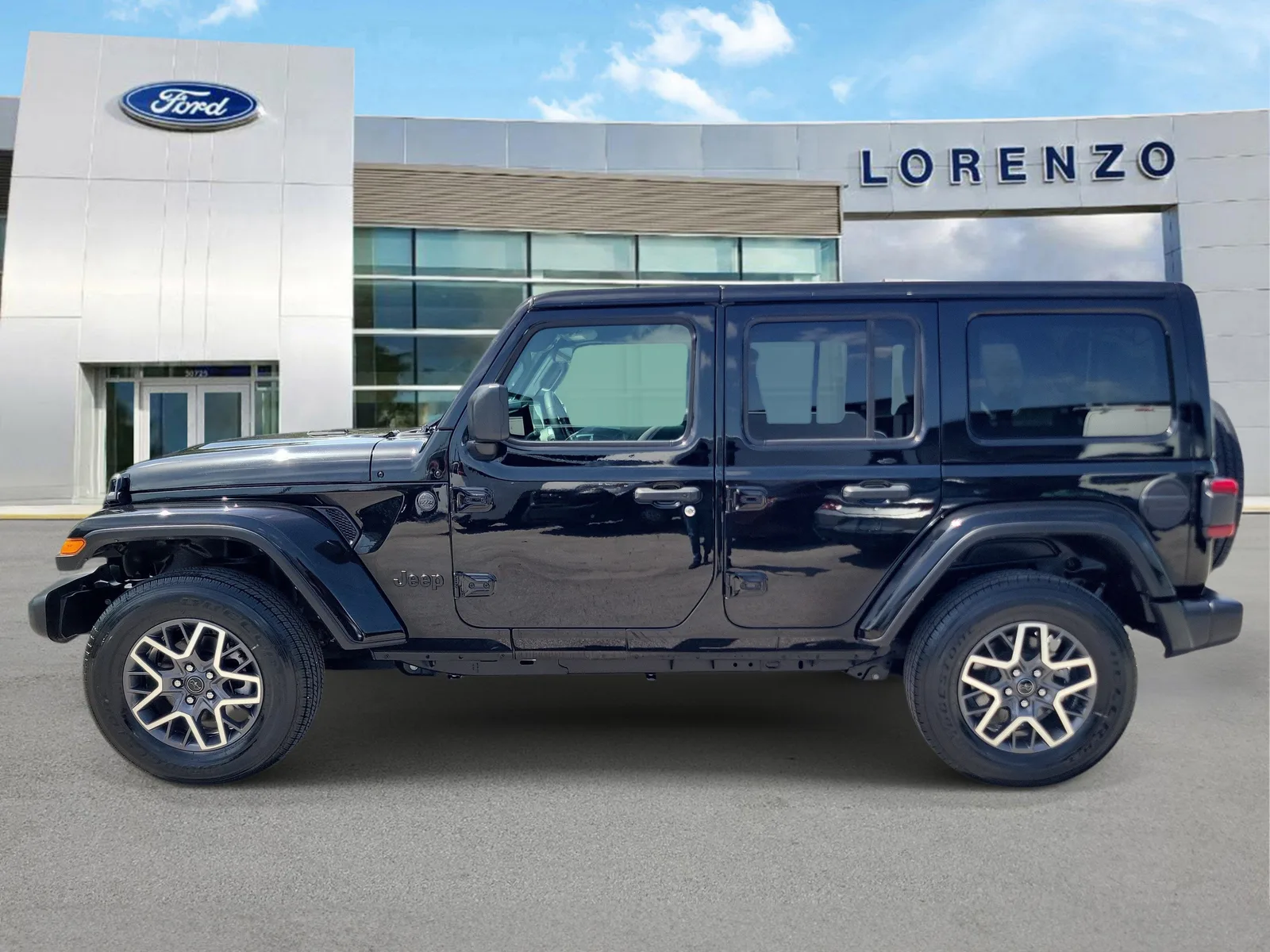 2025 Jeep Wrangler Sahara 4WD photo 8