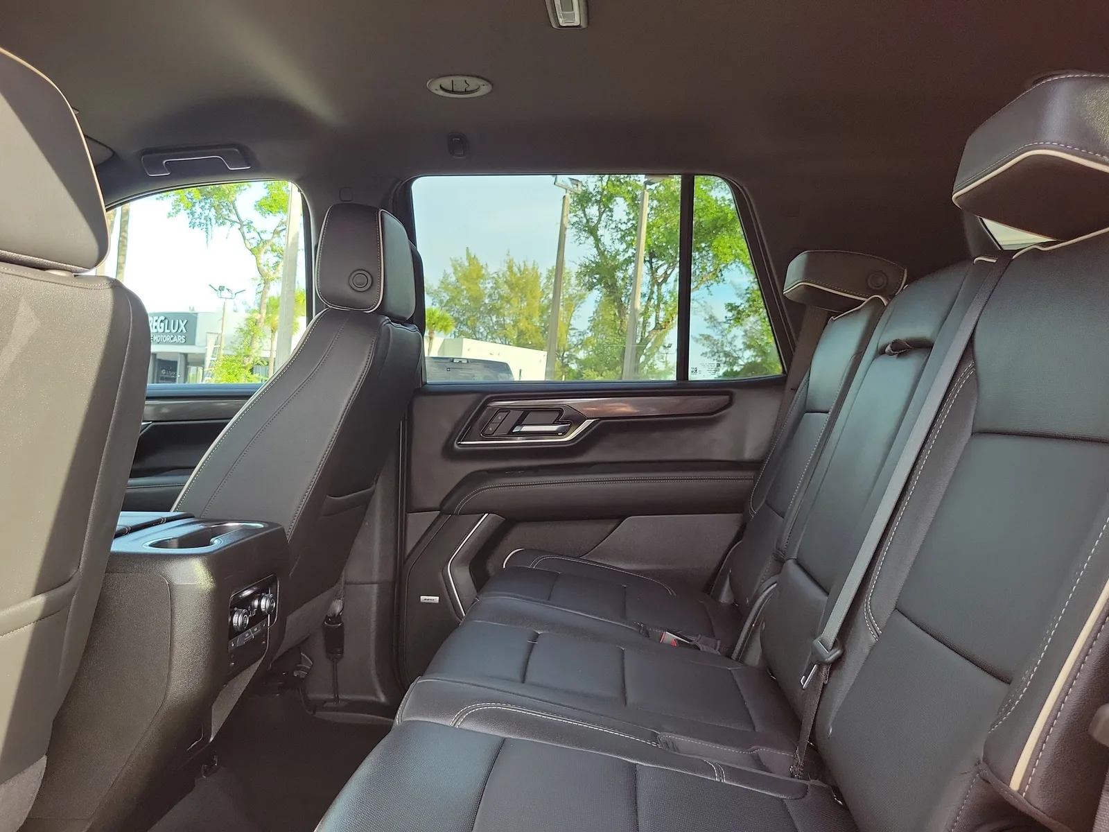 2025 GMC Yukon Elevation photo 14
