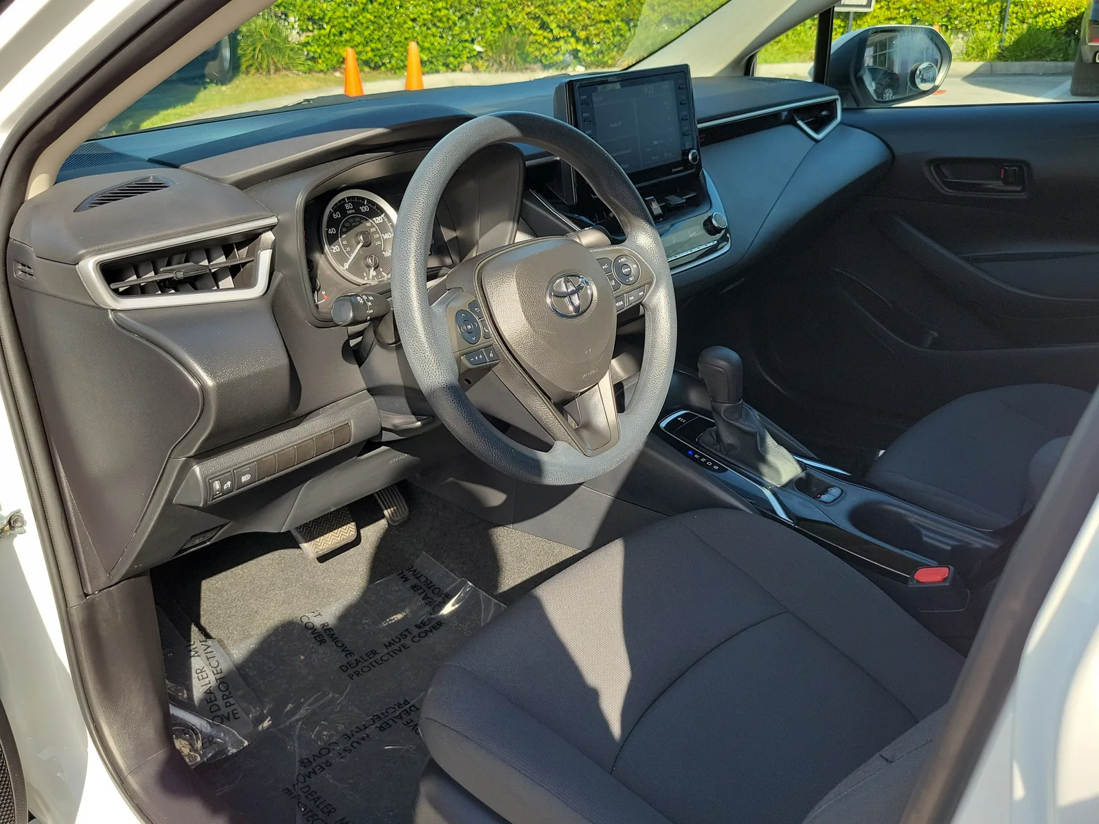 2022 Toyota Corolla LE photo 9