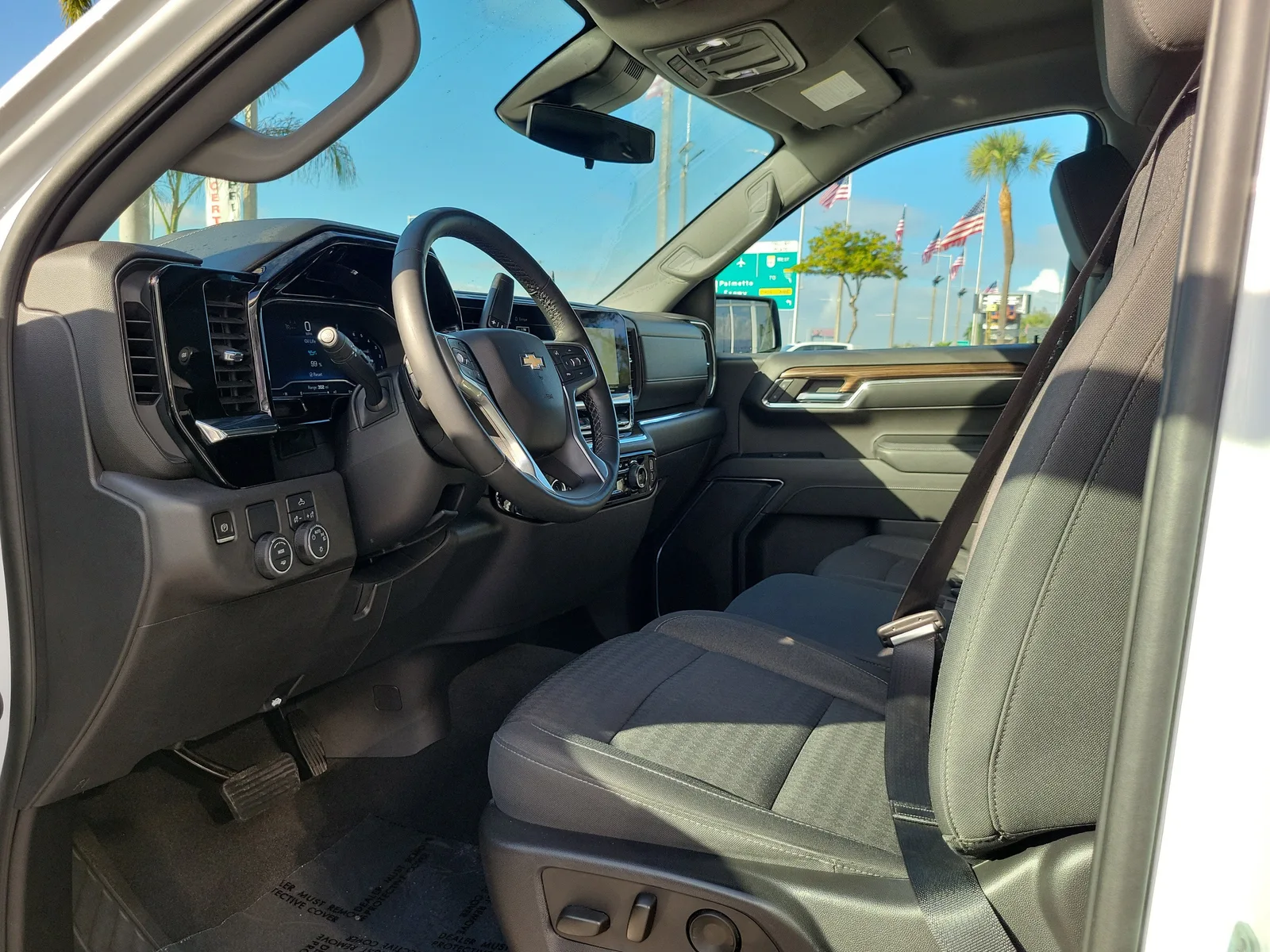 2023 Chevrolet Silverado 1500 LT photo 9