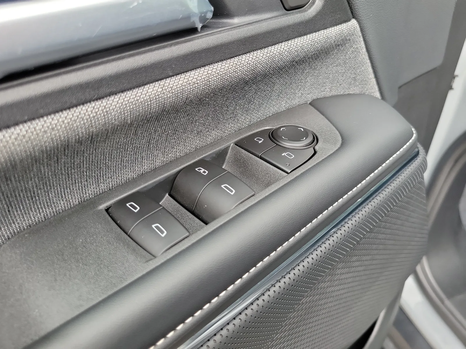 2026 GMC Sierra EV Elevation Standard Range photo 23