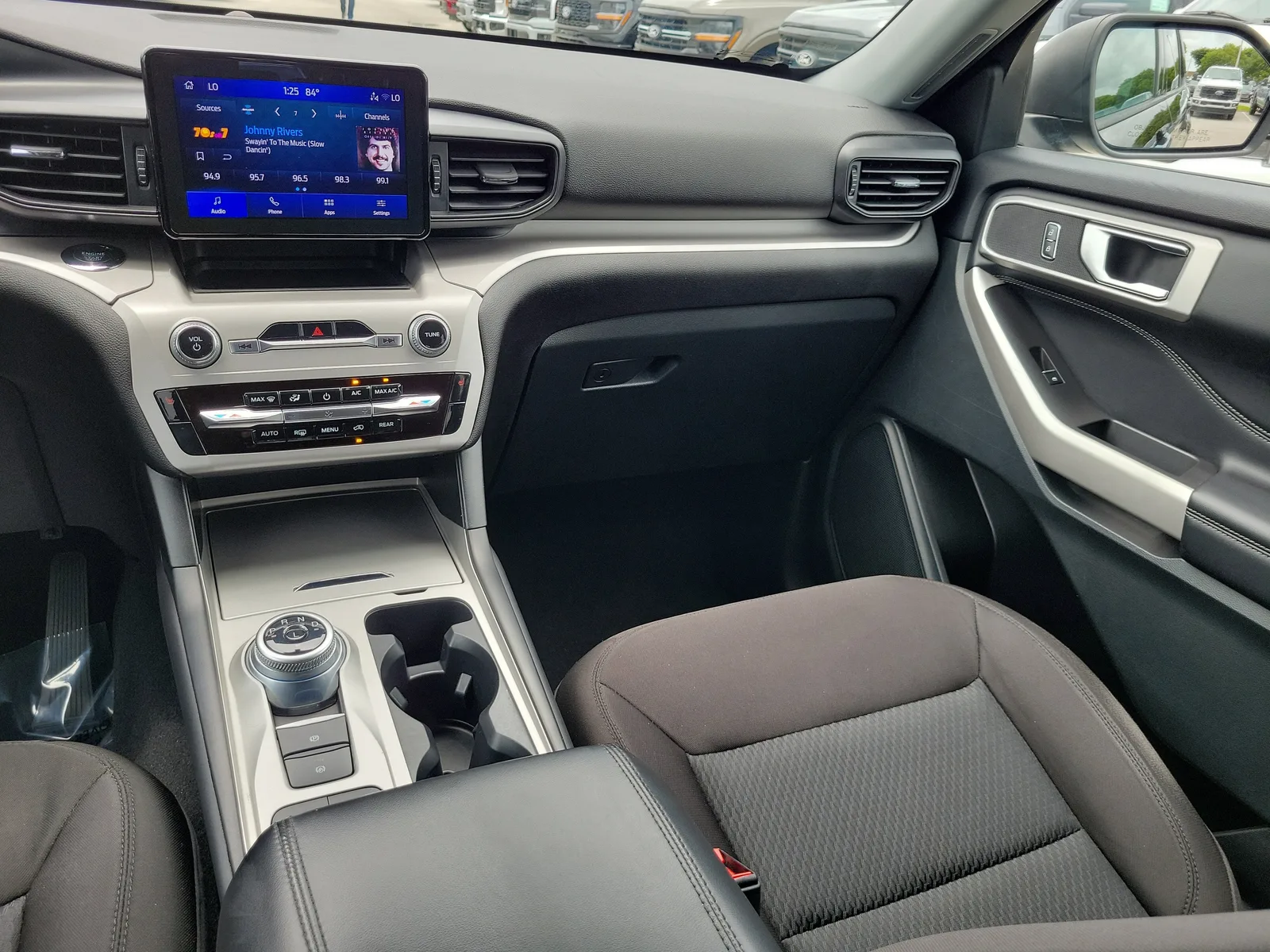 2023 Ford Explorer XLT photo 18