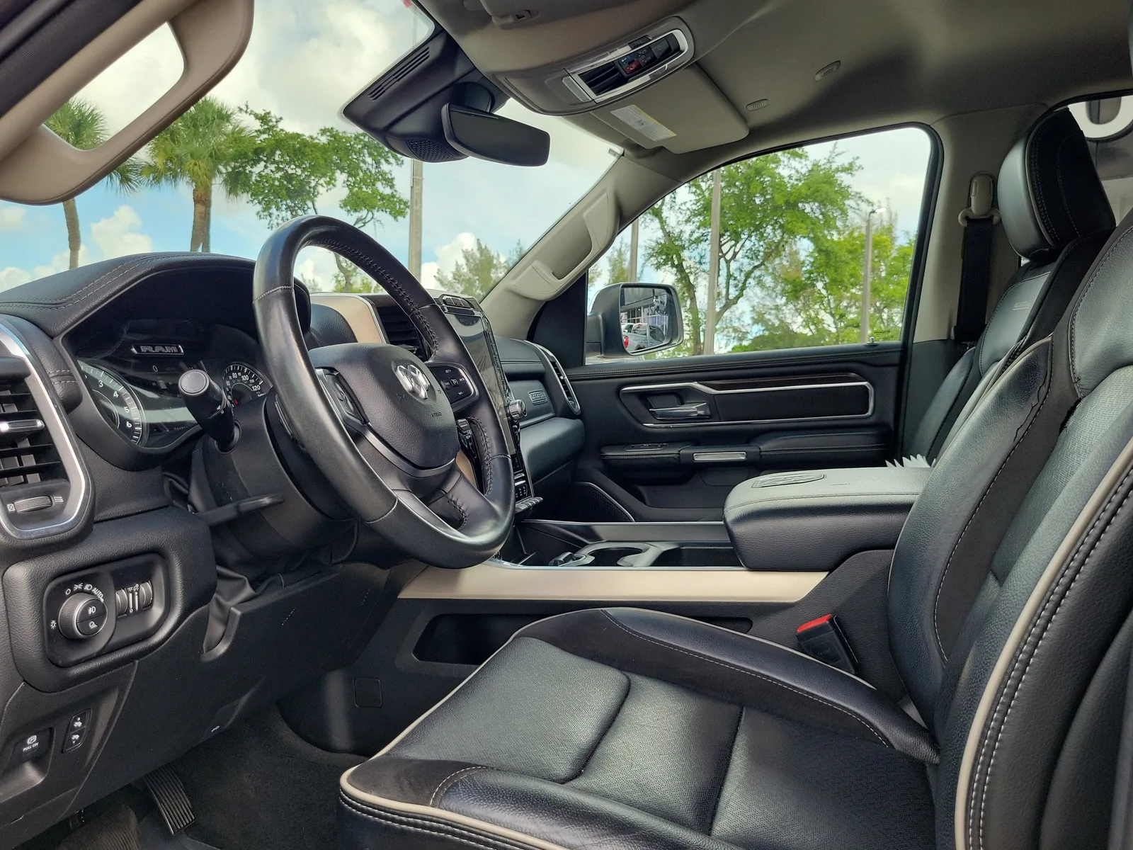 2022 RAM 1500 Laramie photo 12