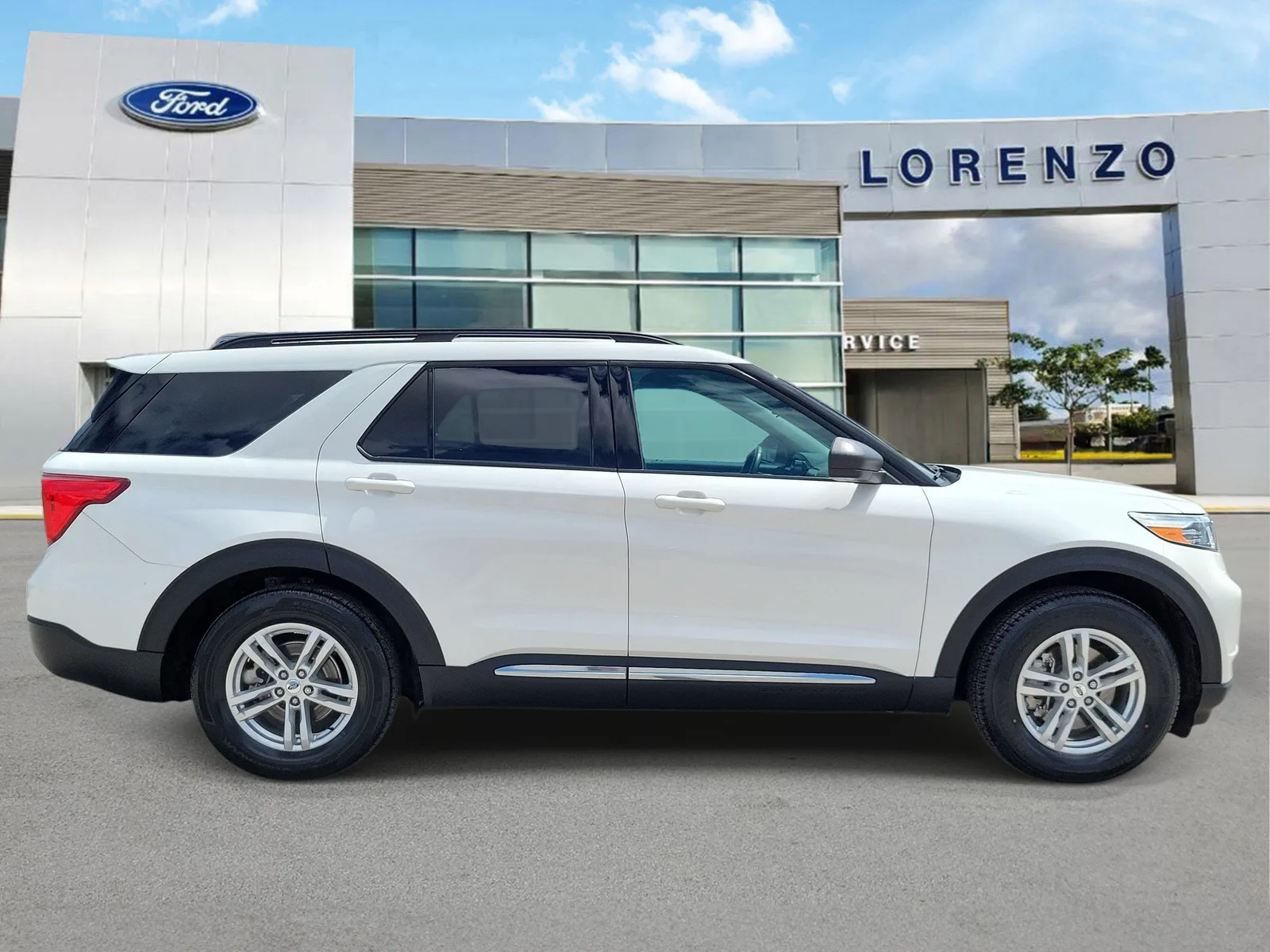 2023 Ford Explorer XLT photo 4