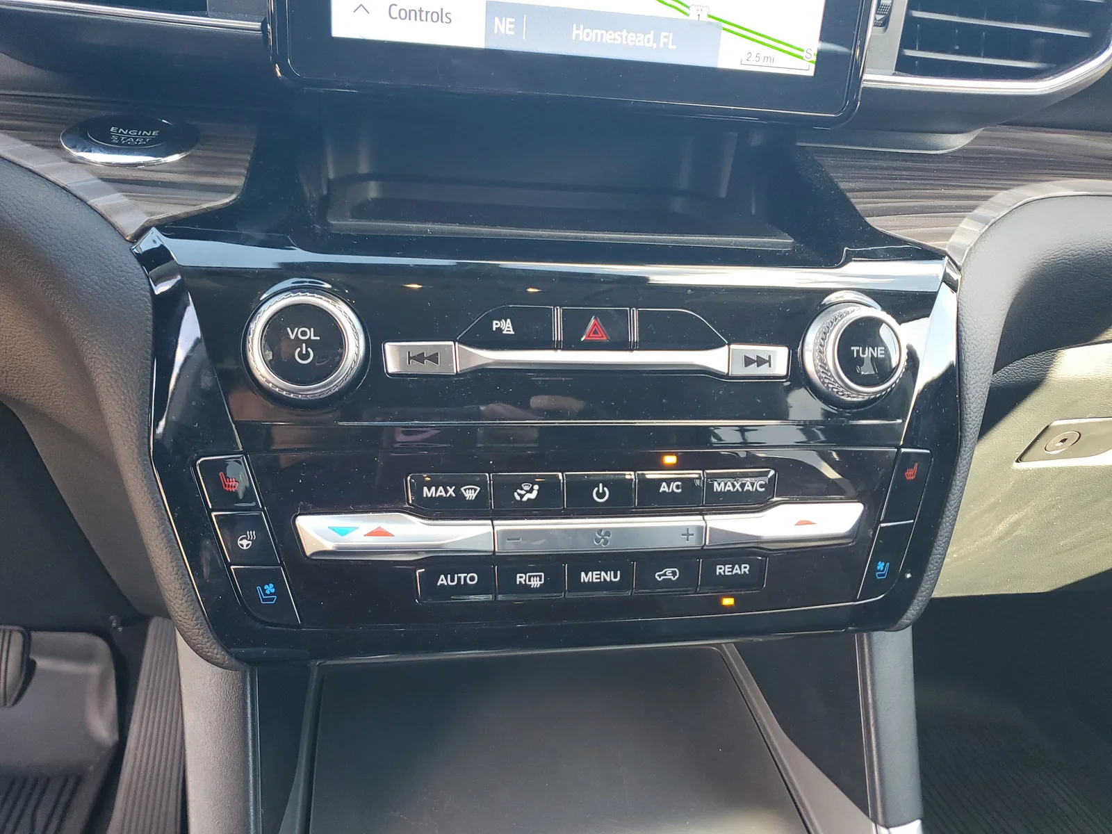 2023 Ford Explorer Limited photo 24