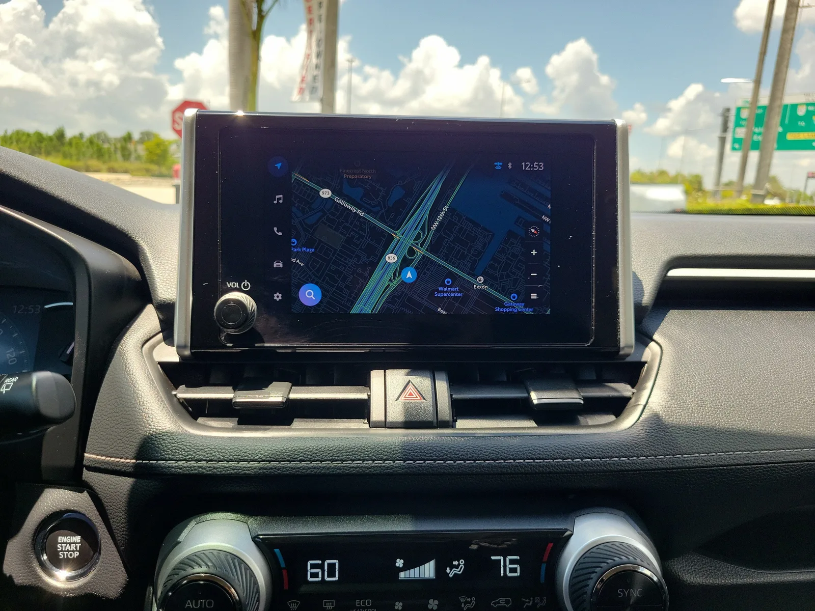 2024 Toyota RAV4 XLE photo 22