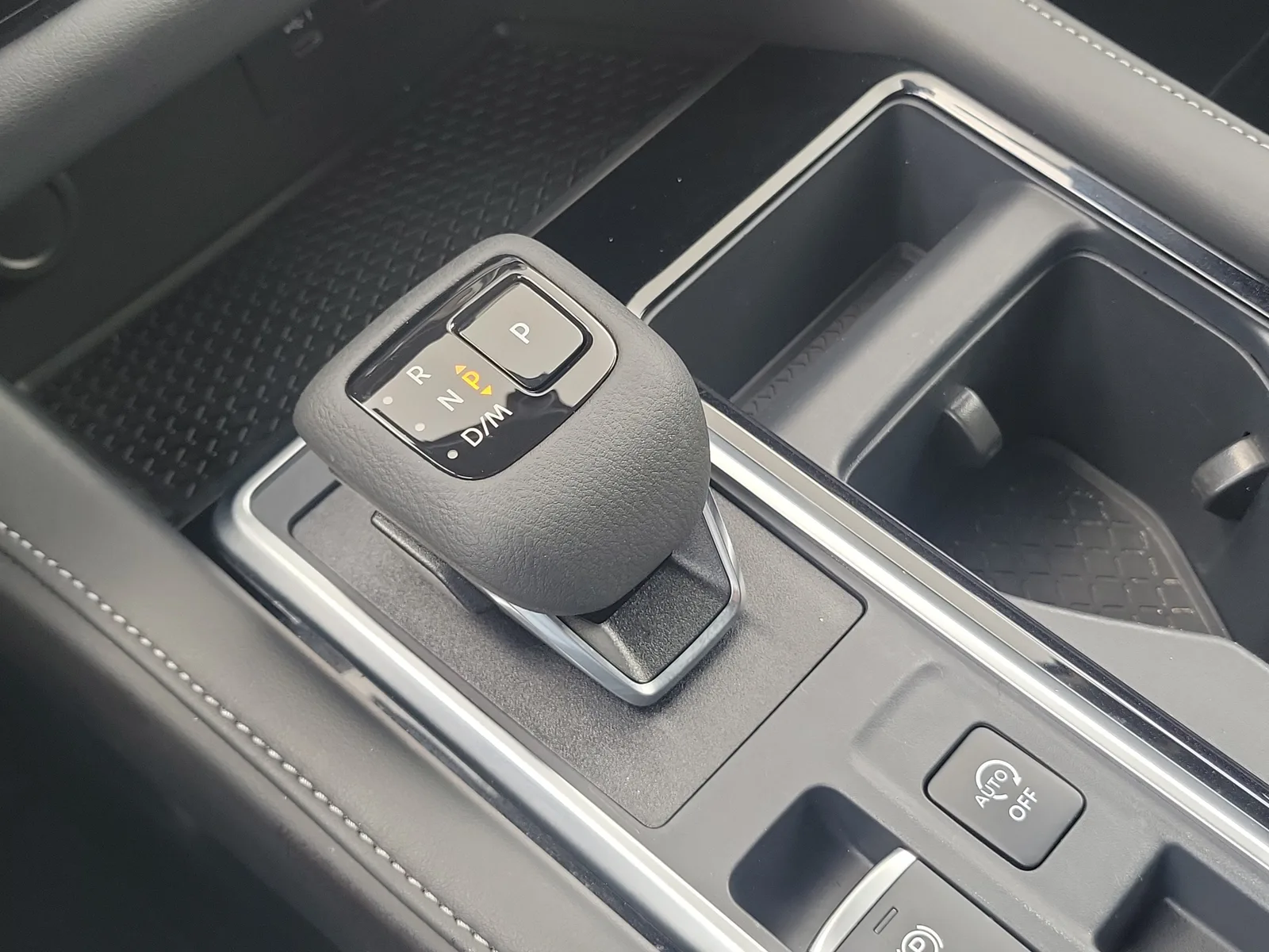 2025 Nissan Pathfinder SV photo 30