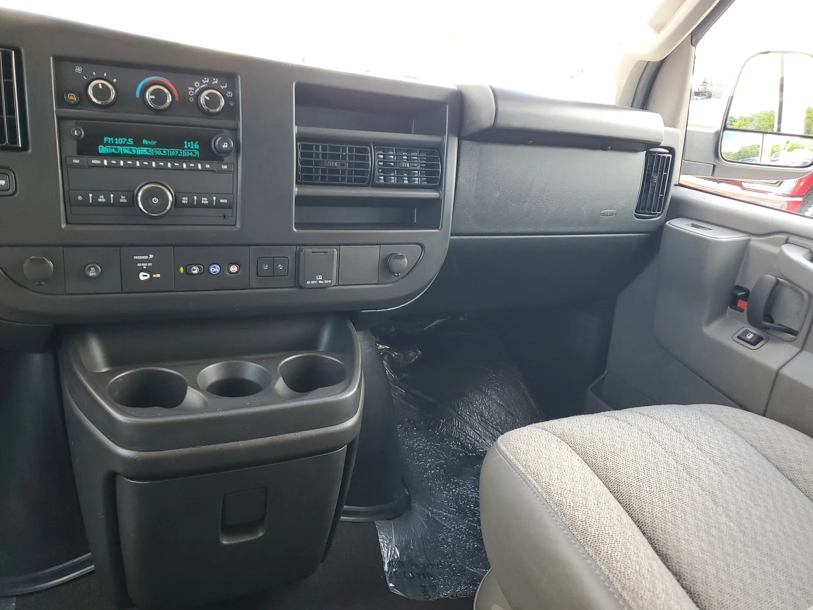 2025 Chevrolet Express Passenger LT photo 17