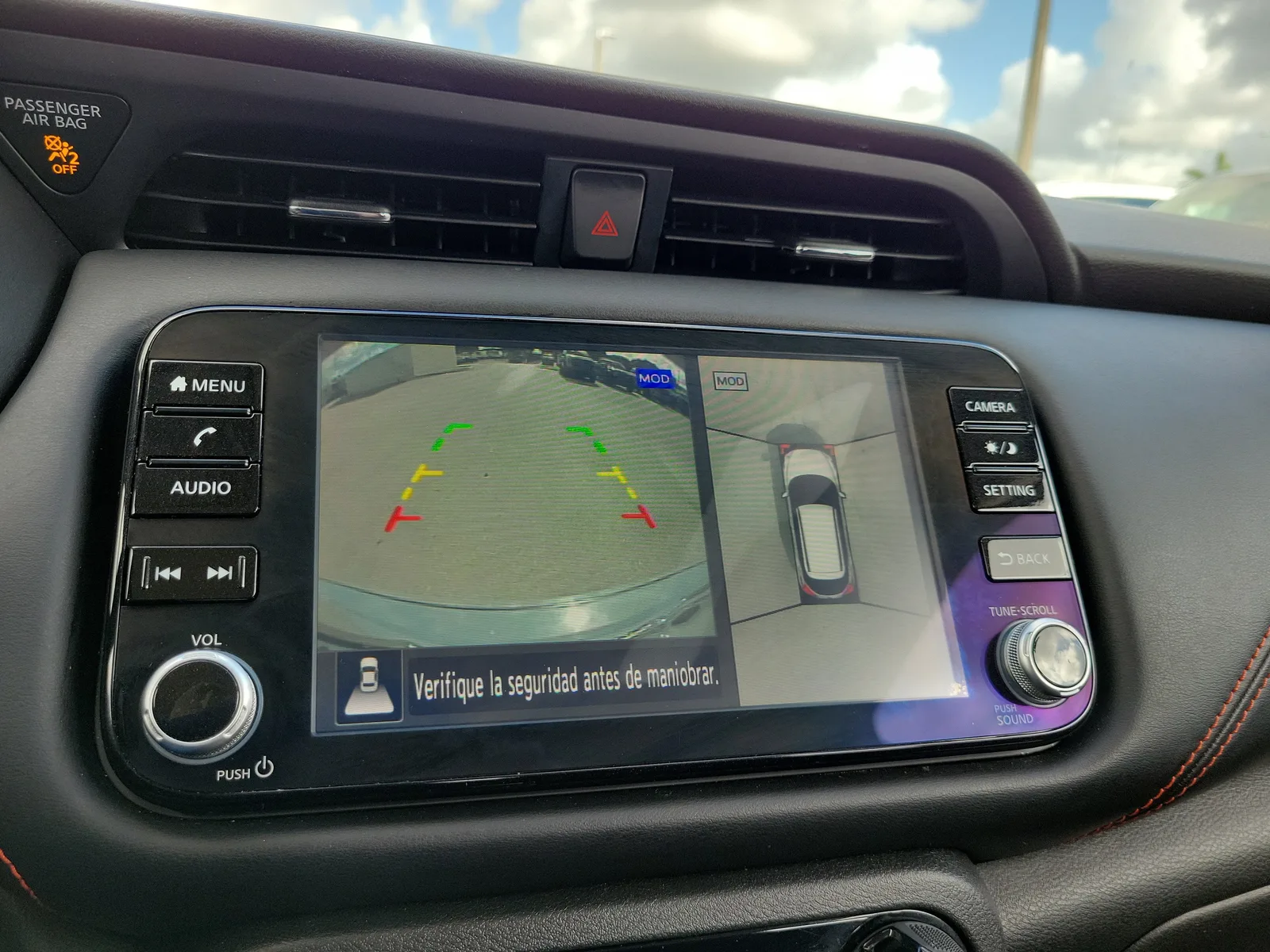 2023 Nissan Kicks SR photo 10