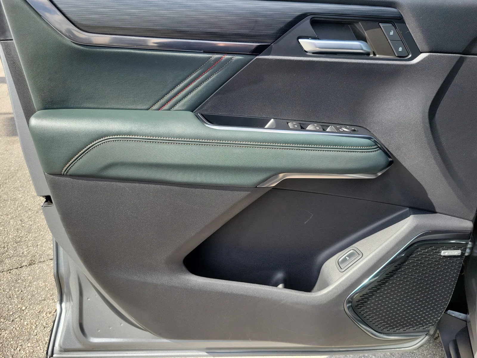 2024 GMC Acadia AT4 photo 23