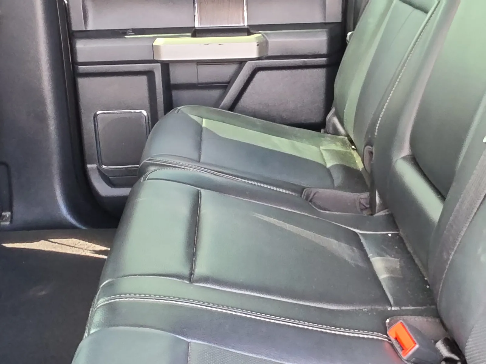 2020 Ford Super Duty F-350 DRW LARIAT 4WD Diesel photo 12
