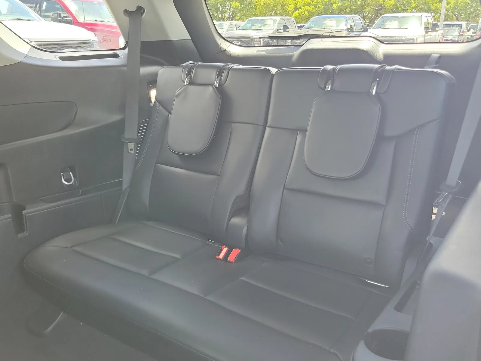 2023 Ford Explorer XLT photo 16