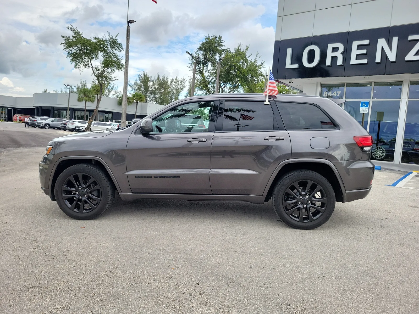 2019 Jeep Grand Cherokee Altitude photo 8