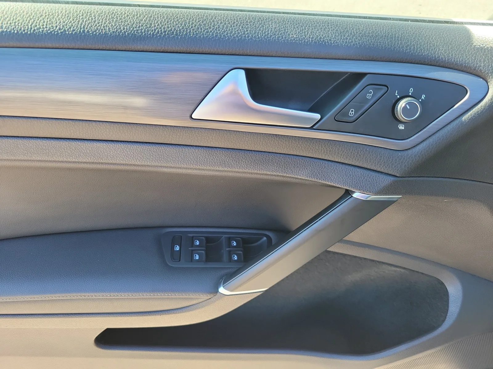 2020 Volkswagen Golf TSI photo 24
