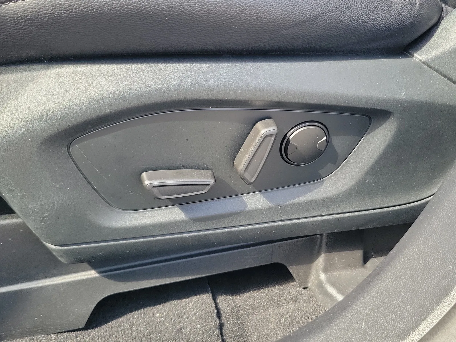 2021 Ford Explorer Limited photo 14