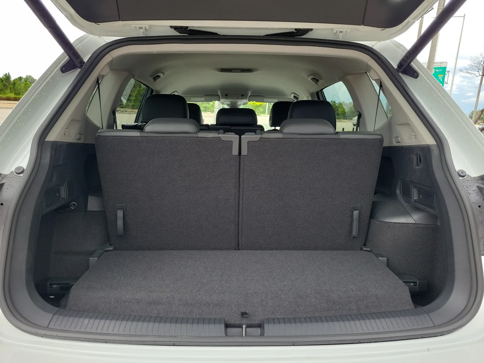2024 Volkswagen Tiguan SE photo 16