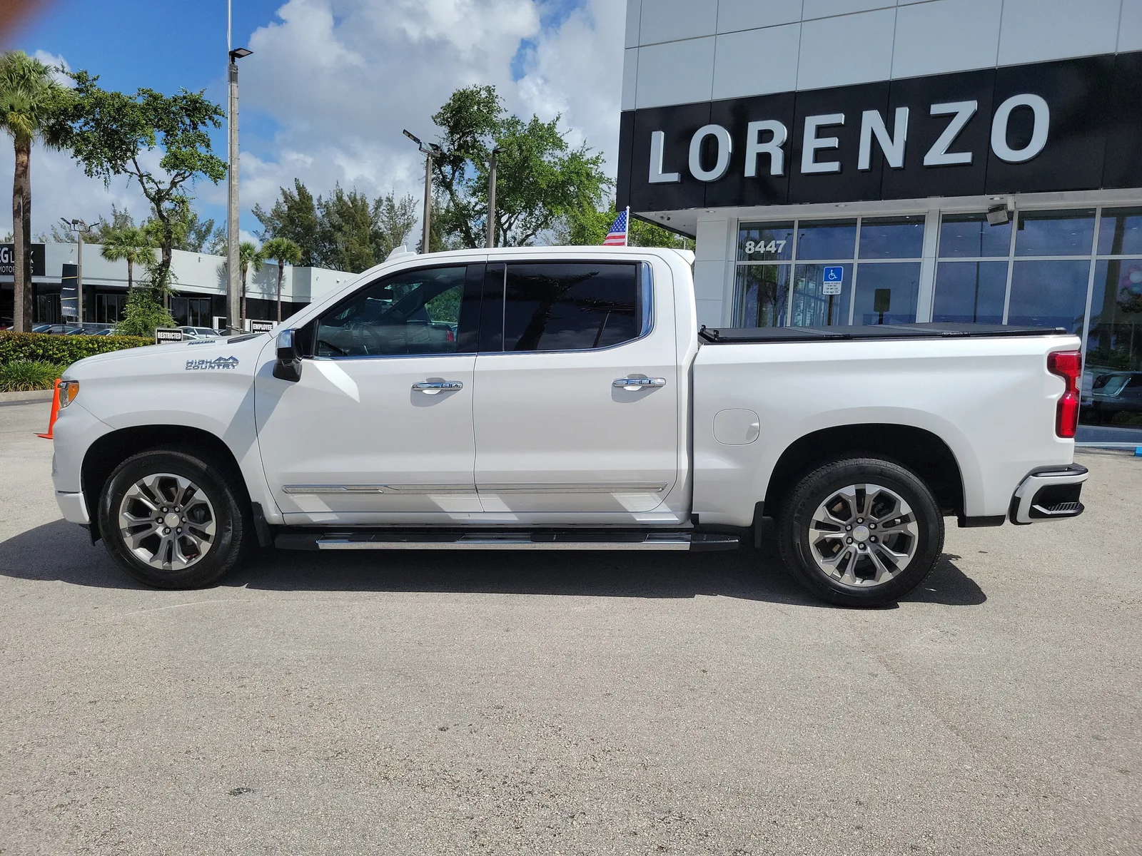 2023 Chevrolet Silverado 1500 High Country photo 8