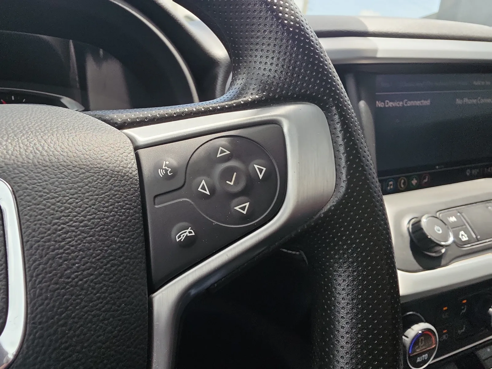 2022 GMC Acadia SLE photo 16