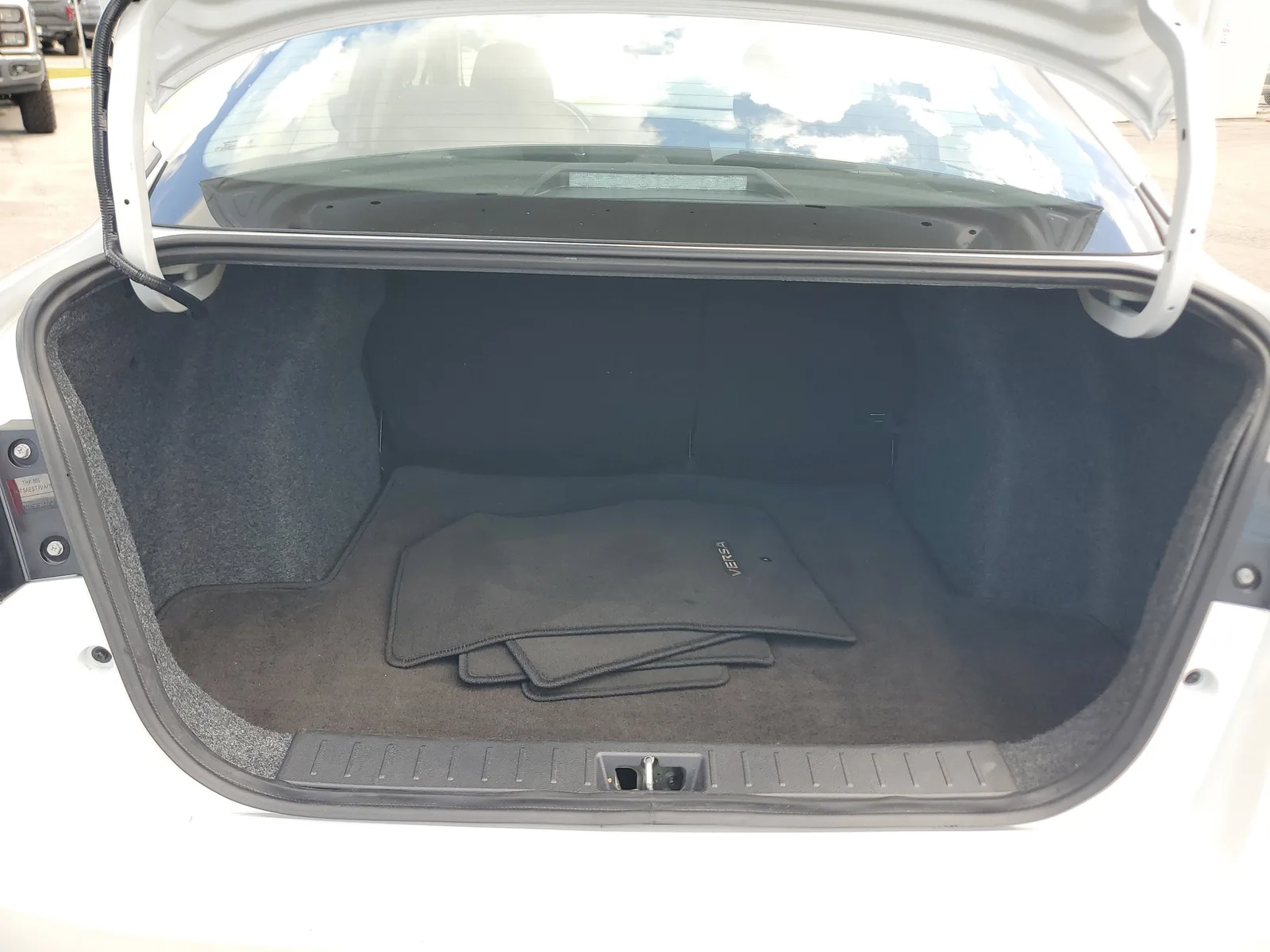 2025 Nissan Versa SV photo 28