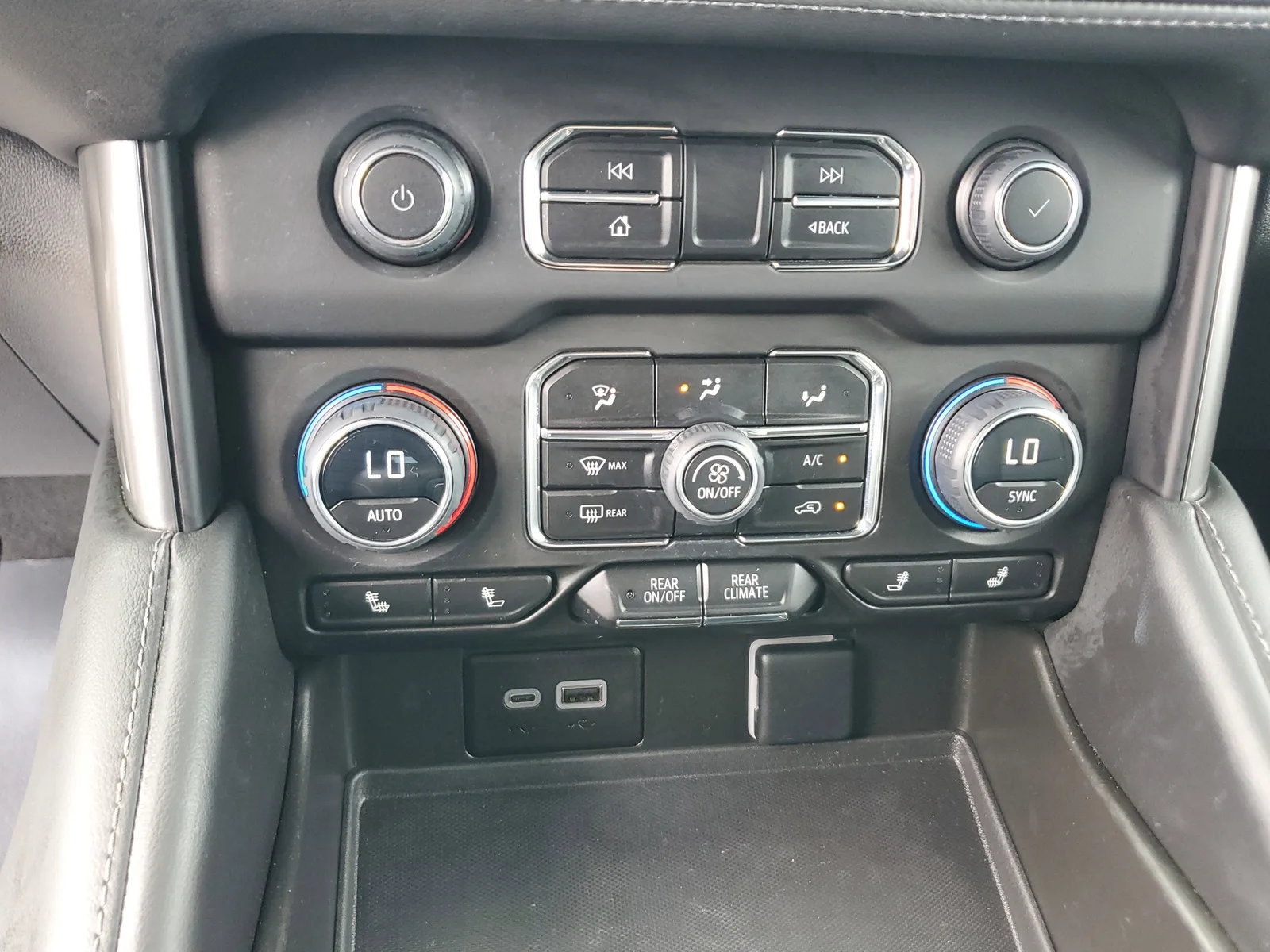 2023 Chevrolet Suburban Z71 4WD photo 27