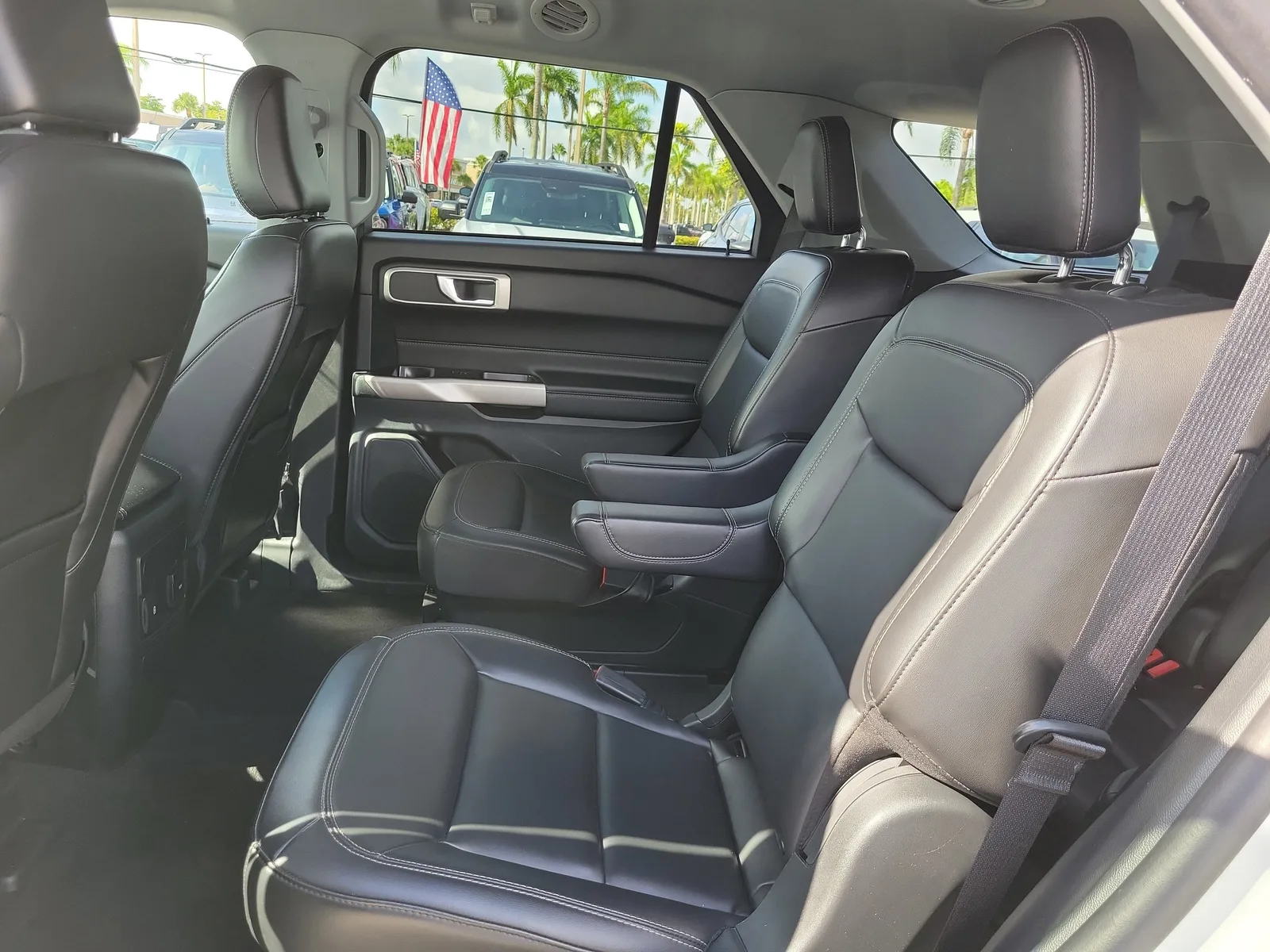 2023 Ford Explorer XLT photo 13