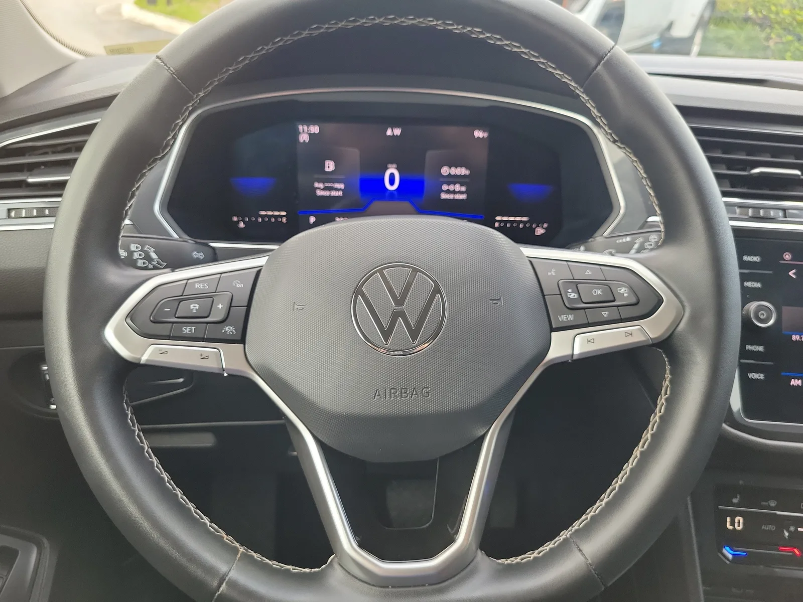 2022 Volkswagen Tiguan SE photo 18