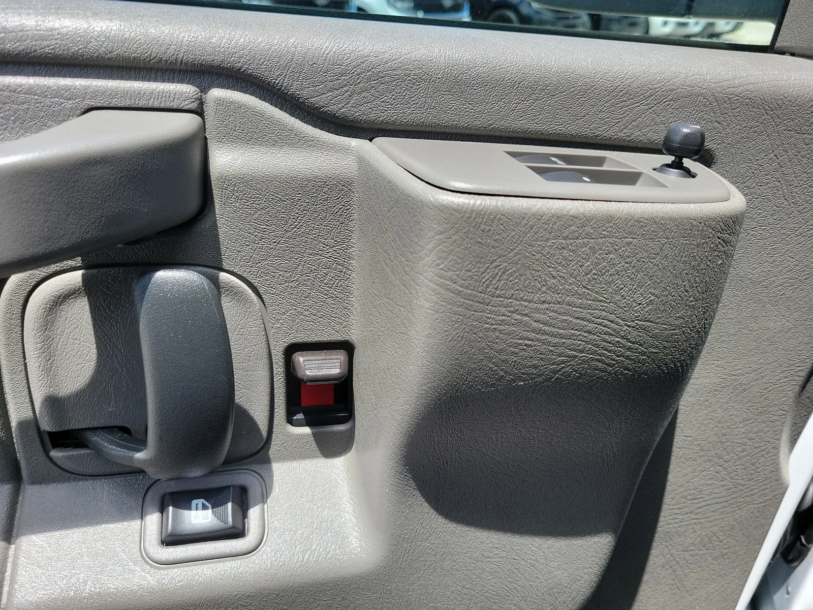 2023 Chevrolet Express Passenger LT photo 20