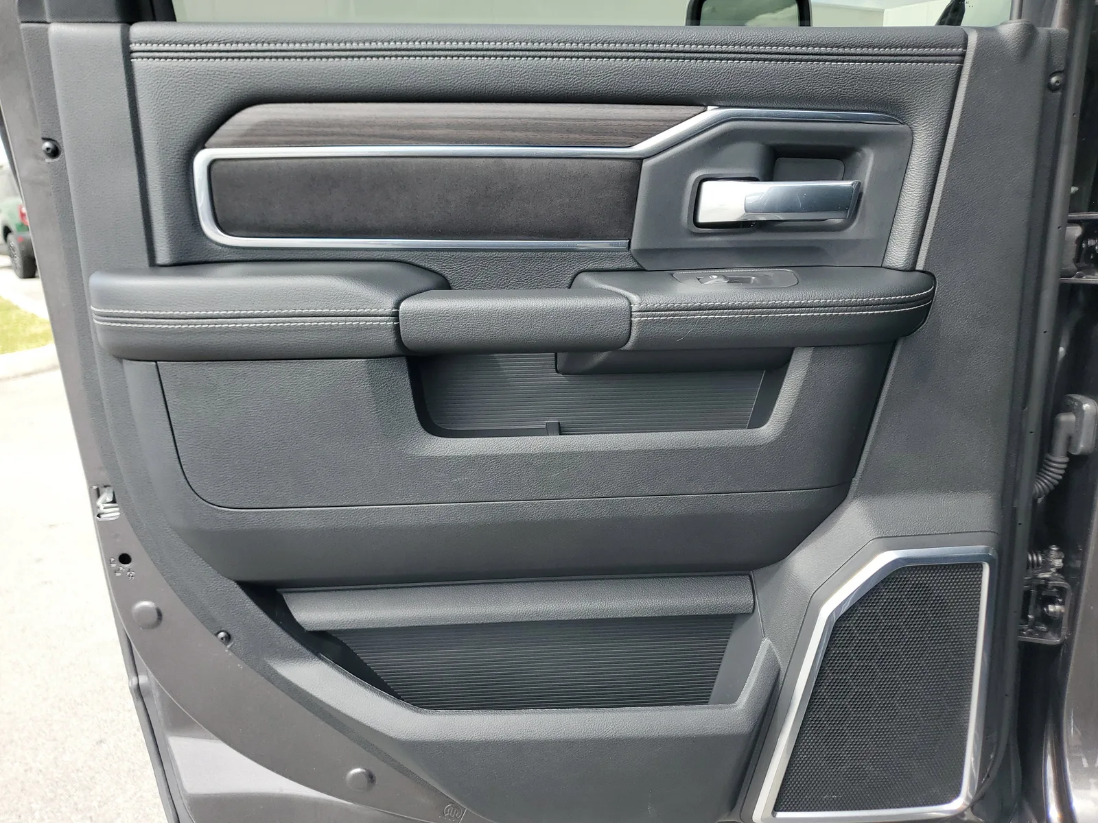 2026 RAM 2500 Laramie 4WD Diesel photo 28