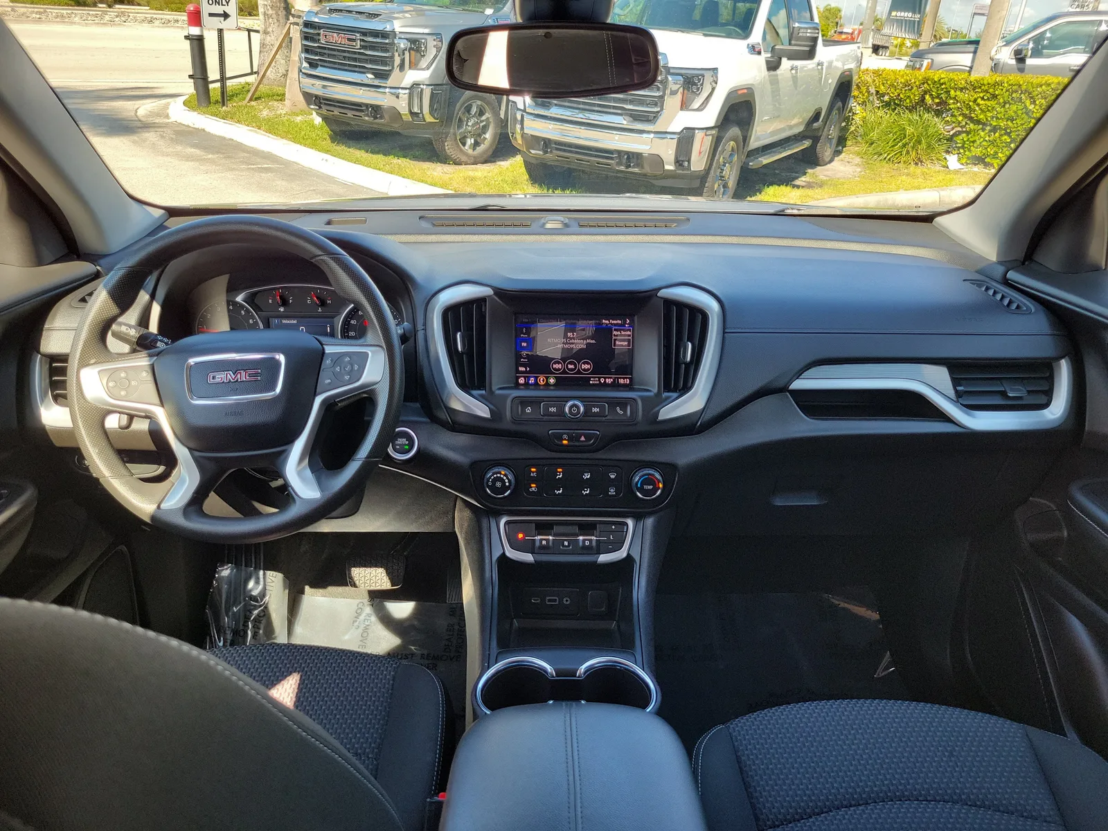 2024 GMC Terrain SLE photo 14