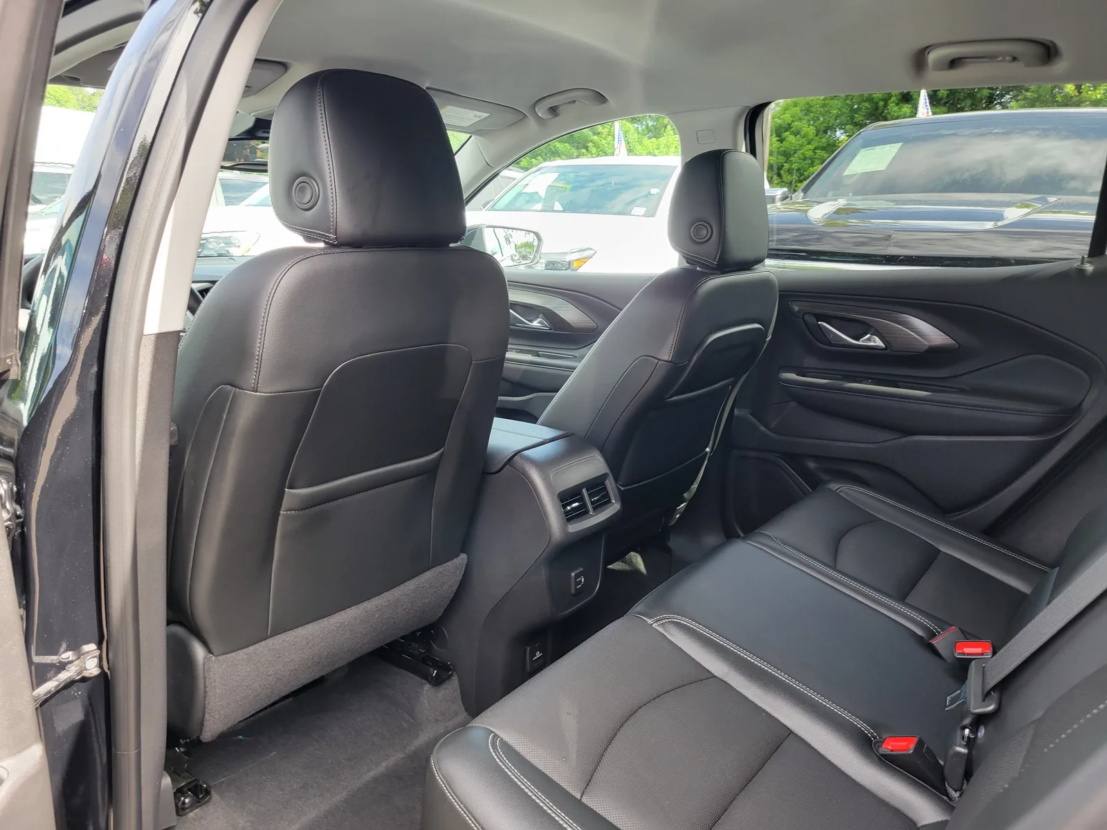 2023 GMC Terrain SLT photo 13
