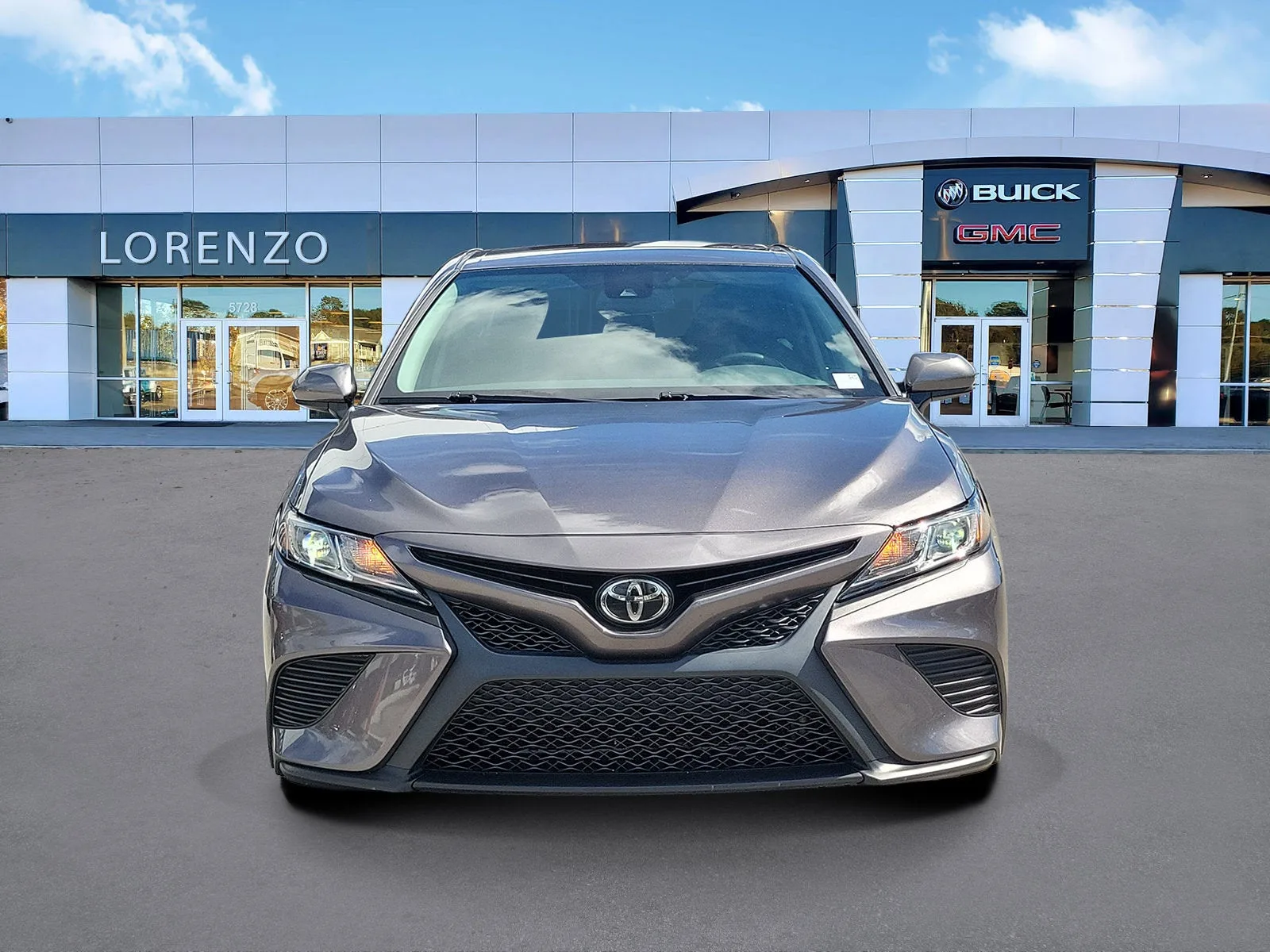 2020 Toyota Camry SE photo 2