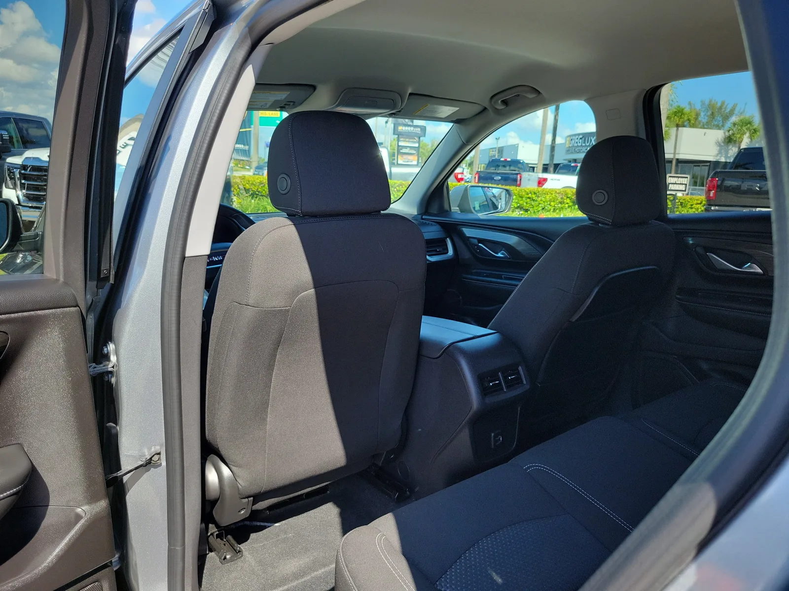 2024 GMC Terrain SLE photo 12