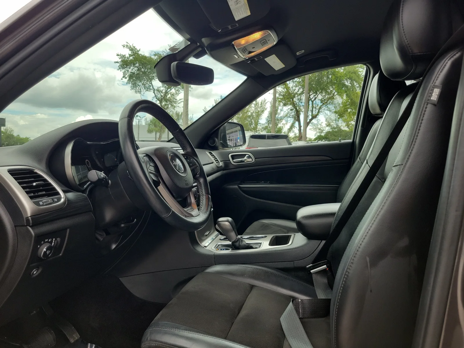2019 Jeep Grand Cherokee Altitude photo 11