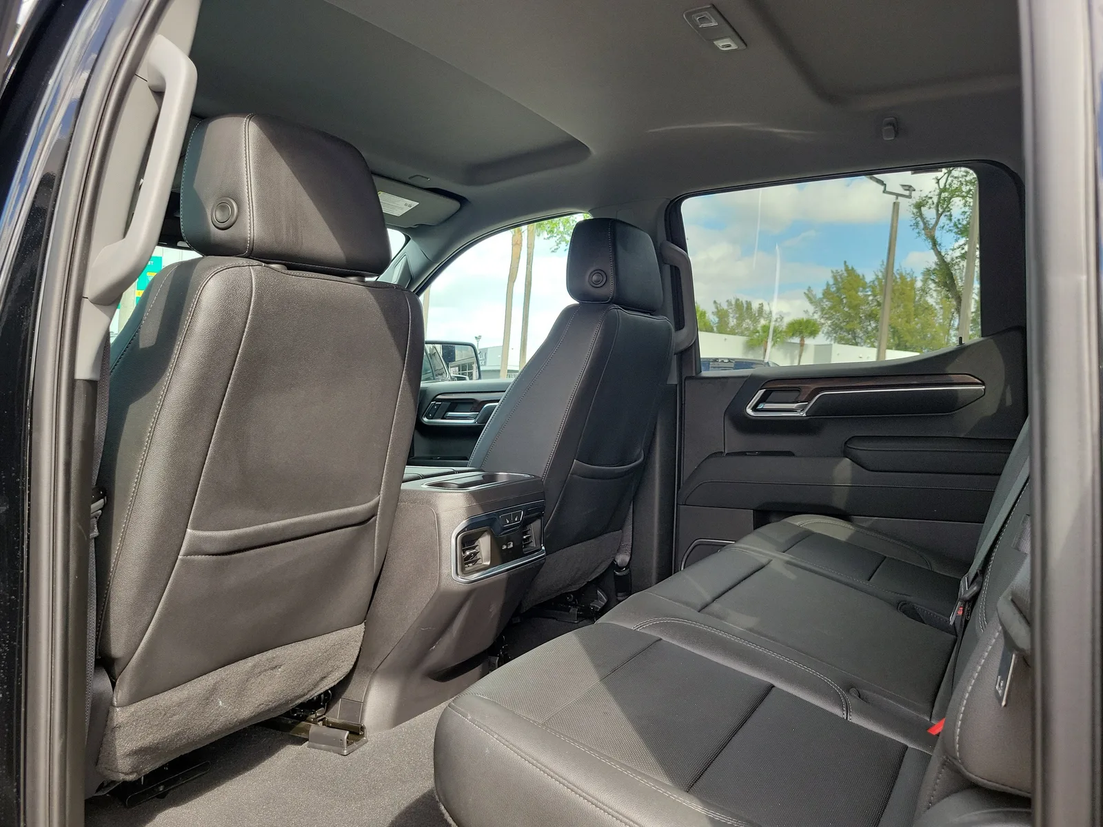 2023 GMC Sierra 1500 SLT photo 14