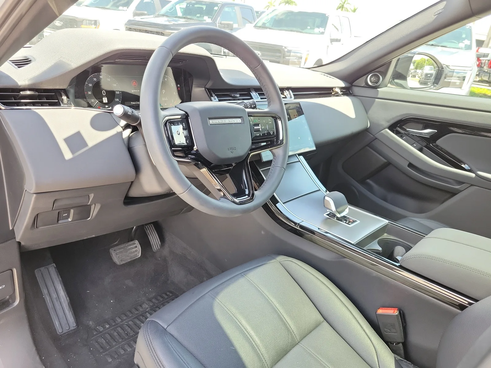 2026 Land Rover Range Rover Evoque Core S photo 9