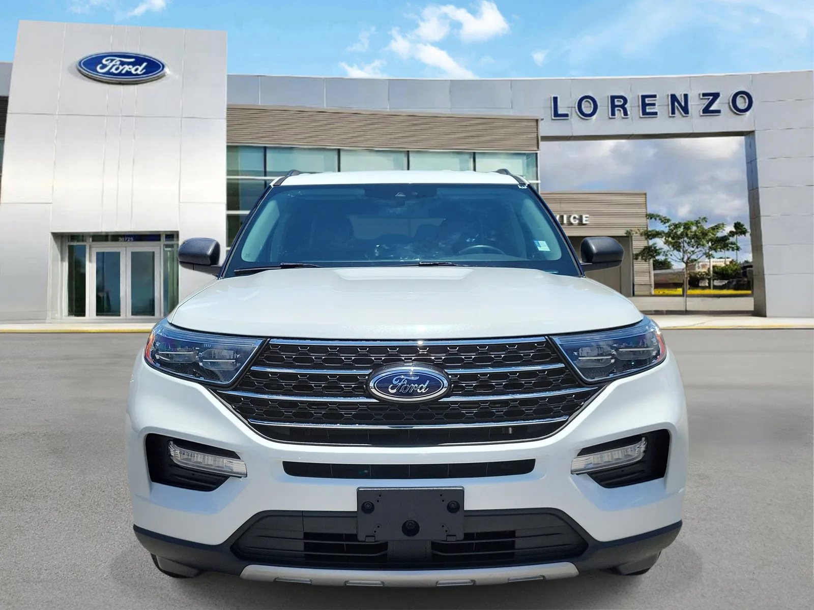 2023 Ford Explorer XLT photo 2