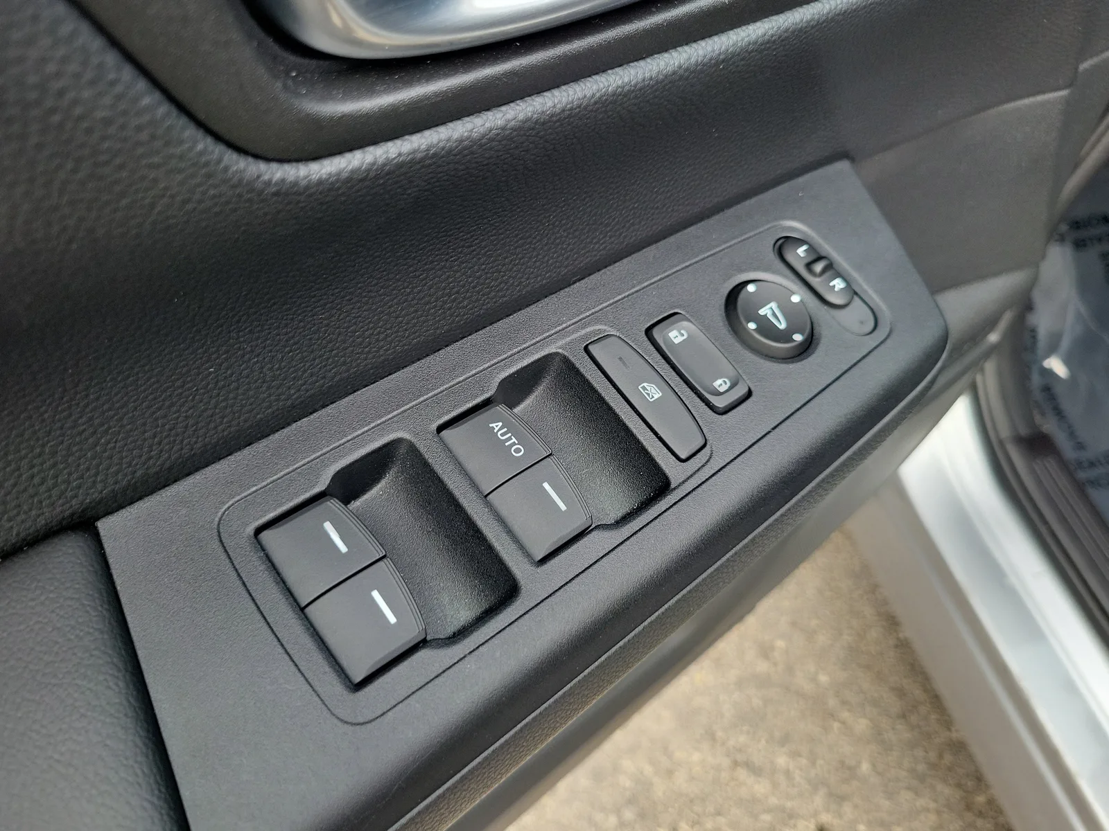 2025 Honda CR-V LX photo 18