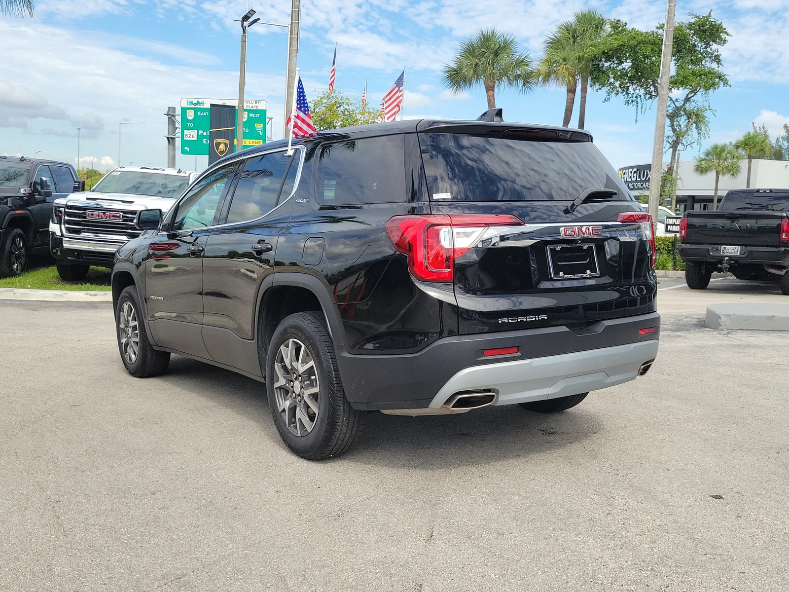 2023 GMC Acadia SLE photo 7