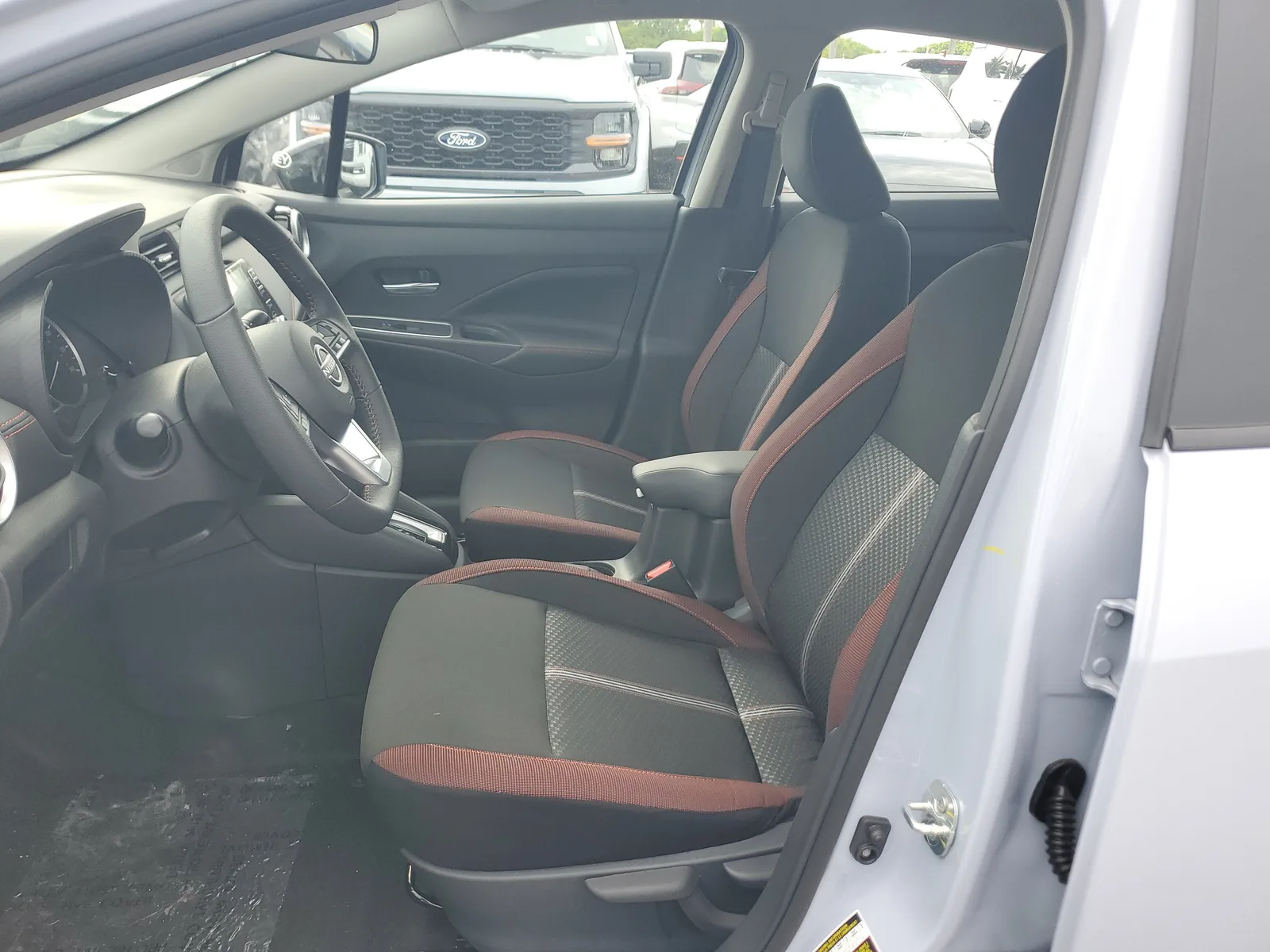 2025 Nissan Versa SR photo 15