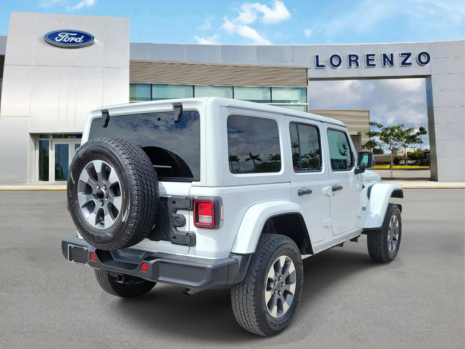 2023 Jeep Wrangler 4xe Sahara 4WD photo 5