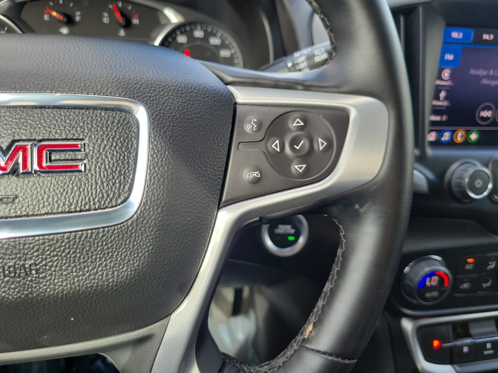 2024 GMC Terrain SLT photo 21